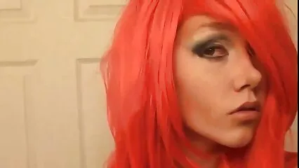 Il putter ha tirato su il vestito sul capo e ha cominciato a xxx video amatoriali scoparla.