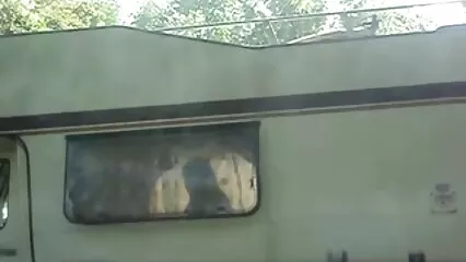 Una bellissima studentessa orgasmo amatoriale video si masturba la figa.