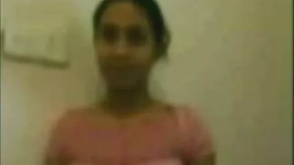 Con un peperone denso, ho sedotto una xxx amatoriale principessa dai capelli neri.