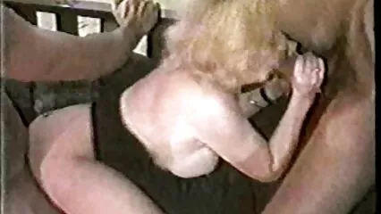 Una cagna in calze lavora sempre e al porno amatoriale dal vivo massimo .