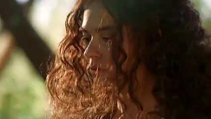 La rossa si è masturbata la figa sul letto e si è video sex amatoriale sballata.
