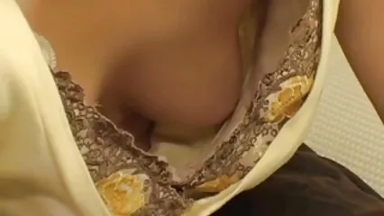 Due puttane scopano free porno amatoriale con uno strapon viola e si sballano.