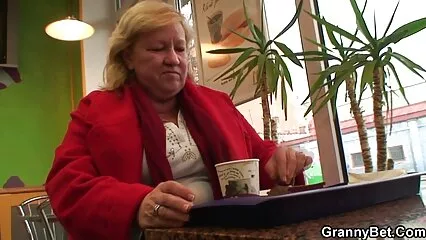 Ho scopato una zia tettona in una torta amatoriale porno free vaginale matura.