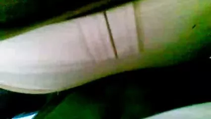 Una ragazza lasciva inserisce un dildo in profondità nei suoi video prono amatoriali italiani buchi davanti alla telecamera.