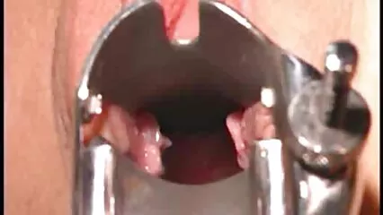 Una bella figa si video amatoriali sexy gratis masturba per rilassarsi.