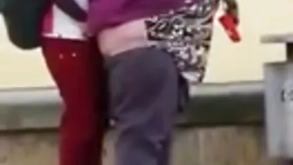 Pulcini video porno amatoriali italiani fatti in casa piuttosto ansiosi leccano la figa a turno.