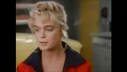 Dopo la masturbazione, xxx amatoriale italiane ha lasciato entrare il cazzo nella sua figa.