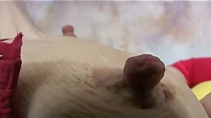 Una spettacolare ragazza dai capelli rossi video pirno amatoriali si muove attivamente su un membro.