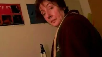 Una bellissima mora si è messa a cavalcioni su un cazzo durante video amatoriali porn il casting.