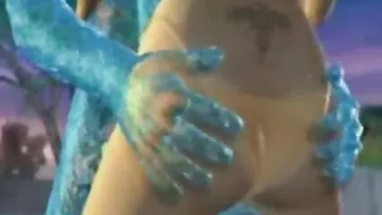Tra il giovane sex porn amatoriale e il fallo c'è la masturbazione in macchina.