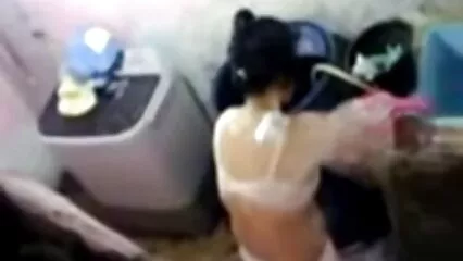 Con la sua telecamera, l'uomo video sex amatorial ha filmato la scopata in prima persona.