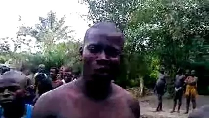 Cercando di godersi appieno il sesso, le donne si strofinano le fighe. free porno amatoriale