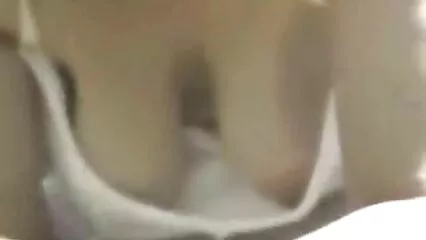 Ragazza affascinante scopata per la prima volta con un uomo di video sex amatoriali italiani colore.