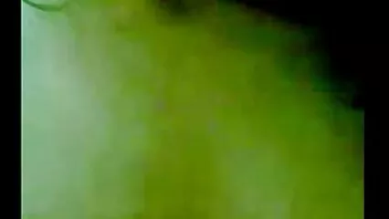 Aspirazione di alta qualità sulla fotocamera eseguita da free porno amatoriale una calda bellezza.