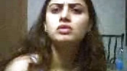 Un uomo esperto ha reso felice la sua ragazza con una scopata. amatorial sex video