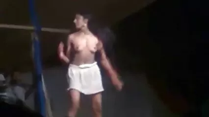 La masturbazione xxx amatoriale di una ragazza tettona è eccellente.