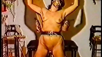 Ragazzi e ragazze scopati in video adulti amatoriali un layout di gruppo.