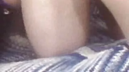 Un ragazzo ricco ha chiamato una ragazza a casa per fare poorno amatoriale sesso.