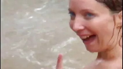 Un uomo affamato in un impeto di passione video xxx amatoriali italiani ha strappato i collant di una cagna.