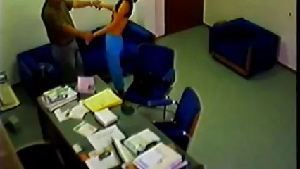Pulcino con capezzolo forato ha film porno amatoriale dato sperma nella figa.