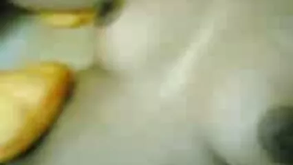 Cutie sensuale video porni italiani amatoriali si masturba la figa sul balcone e geme rumorosamente.