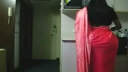 Un uomo magro scopa con xxx porn amatoriale una donna grassa sul divano e sul letto.