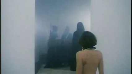 La ragazza lussuriosa accarezzò il xxx video amatoriali italiani fallo del ragazzo con la sua bocca.