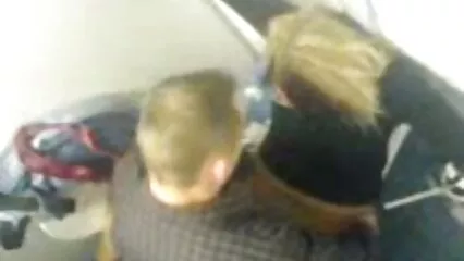 Con una calda vagina, la bionda video xxx amatoriale salta sul cazzo.