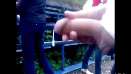 Una donna con le gambe xxx mature amatoriale aperte schizza dalla mano del marito.