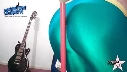 Moglie squirtante viene webcam italiana xxx sul pavimento dopo essersi masturbata.