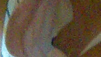 Bella signora nuovi video porno amatoriali con gli occhiali ha succhiato il pene dell'uomo.