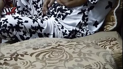 Il maschio assertivo ha finito la ragazza negli occhi con lo amatorial porn tube sperma.