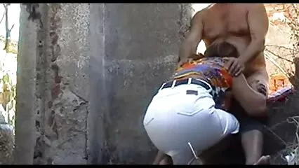 La ragazza magra si xxx moglie amatoriale fa gemere dalla masturbazione.