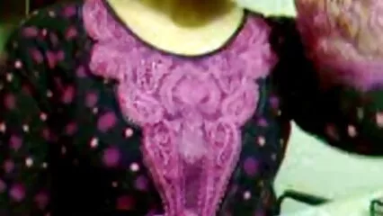 Sdraiata con le gambe divaricate, una bella mulatta si diverte con un video xxx amatoriali vibratore.