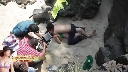 Una giovane ragazza ha preparato xxx casalinghi una figa per la masturbazione.