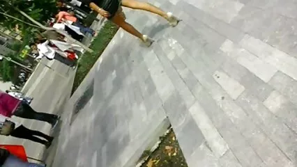 Inserisce facilmente un grosso dildo nella figa. porn free amatoriale