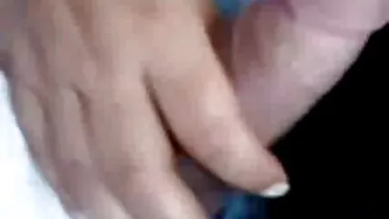 Una ragazza piuttosto tenera si è data a un uomo sconosciuto. xxx video casalinghi