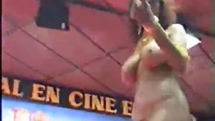 Una ragazza snella video sex amatoriale che vede un grosso cazzo ama cavalcarlo.