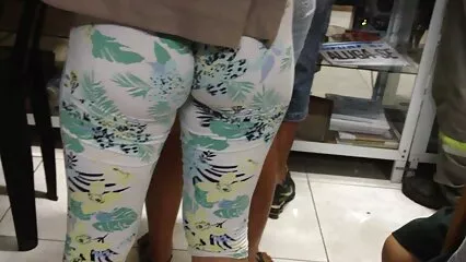 Invitato nel suo attico e video amatoriali hd scopato una bellissima ragazza sul pavimento.