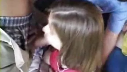 Il vicino video porno gratuiti amatoriali pompato scopa una bionda in mutandine con un peperone denso.