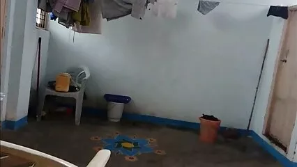 Fidanzato video sex amatoriale insoddisfatto scopa una ragazza con il preservativo.
