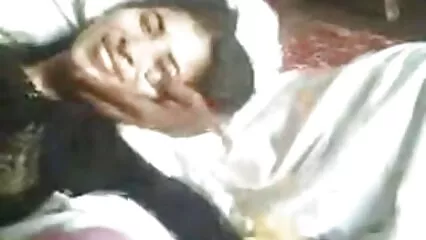 Spogliato amatoriale xx nudo e appassionatamente scopato sua moglie in un peloso .
